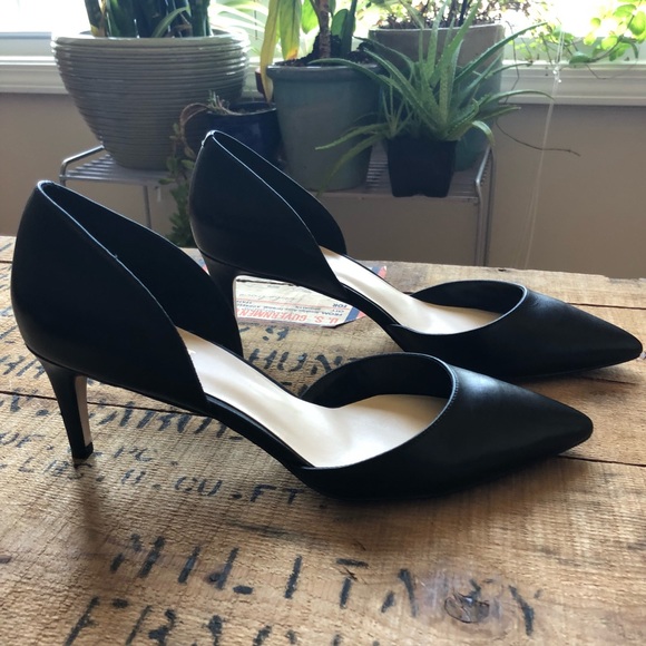 Nine West Shoes - Nine West black pointed toe heels with tan sole